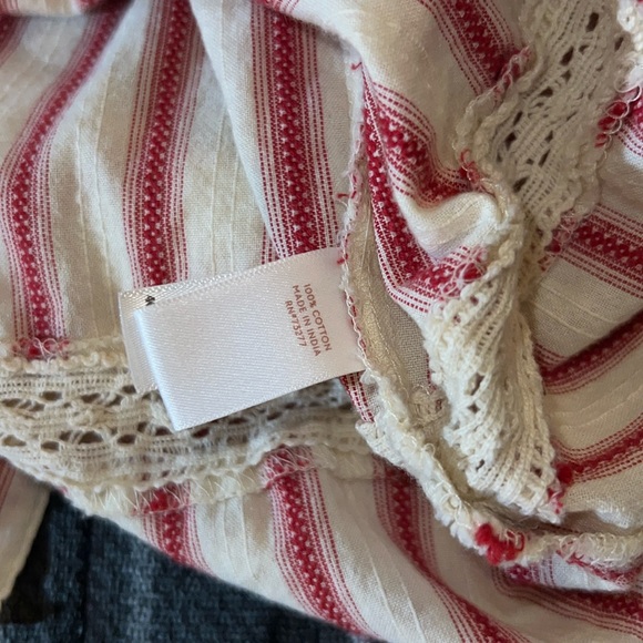 LC Lauren Conrad Size M Cold Shoulder Boho Top - Picture 12 of 13